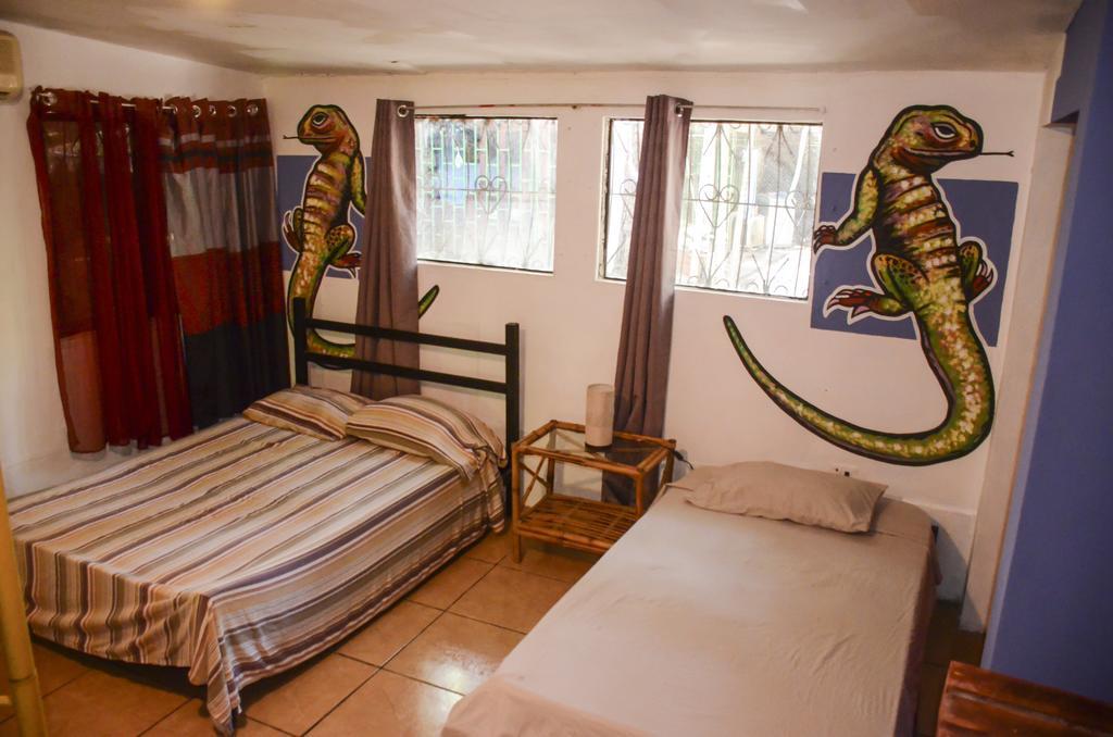 Pura Vida Hostel Tamarindo Exterior photo